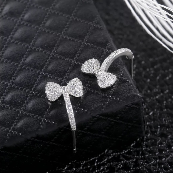 *NEW*Lovely Tiny Small Bow Knot Diamond Earrings - Picture 3 of 6